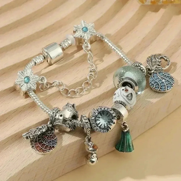 Frozen Hot Charm Bracelet - Picture 2 of 3